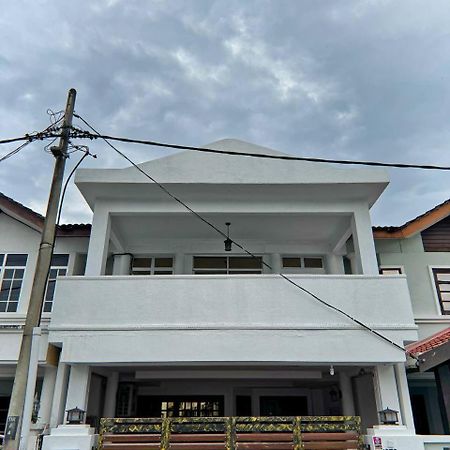Ibai Golf Home Resort Homestay Kuala Terengganu Exterior photo